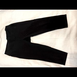 Green apple black yoga capris